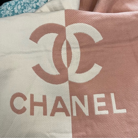 Chanel Pink Colorblock Tassel Scarf - Picture 4 of 5